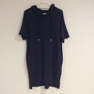 Women’s short sleeve dress with a hood
